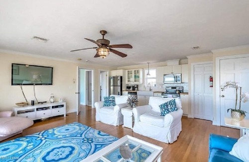 Rosemont House | Beachfront Retreat with Pool, Jacuzzi & Ocean Views