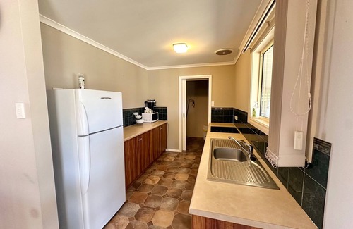 Waterhouse House | Beachfront Escape - Ideal Family Retreat with Child-Friendly Amenities