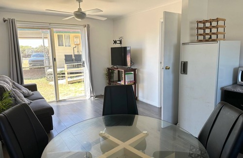 Waterhouse House | Beachfront Escape - Ideal Family Retreat with Child-Friendly Amenities