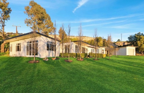 Jervois House | On The Bend- Absolute Waterfront Retreat