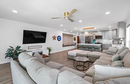 Alamitos Beach House | Relaxing Retreat on the Boardwalk with Ocean Views