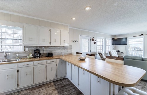 Silver Cay House | Beautiful Waterfront Retreat with Easy Bay Access