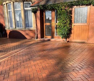 Whitchurch Apartment | Family-Friendly Getaway at On The Common Hotel