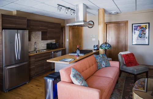 Jasper East House | Ideally Located Near Jasper National Park with Breakfast
