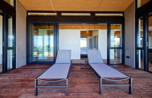 Kaikoura House | Exciting Stay at On The Edge - 4-Star, Child Friendly Oasis