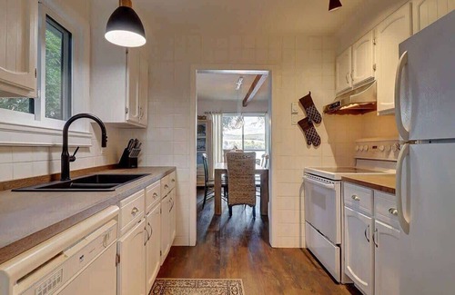 Memphremagog Regional County Municipality Ski Chalet | Relaxing Retreat by Lac Lovering - Spa & Family-Friendly