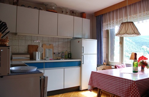 Unterweißbach House | Idyllic Retreat with Panoramic Valley Views and Pet-Friendly Perks