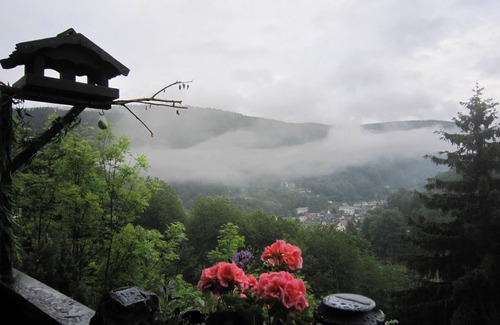 Unterweißbach House | Idyllic Retreat with Panoramic Valley Views and Pet-Friendly Perks