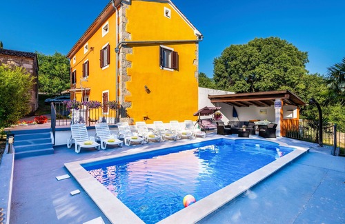Susnjevica Villa | Scenic Retreat Near National Park with Oceanfront Luxury