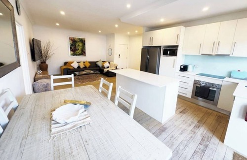 Cronulla Apartment | On The Esplanade: Beachside Comfort Near Cronulla Mall
