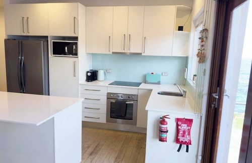Cronulla Apartment | On The Esplanade: Beachside Comfort Near Cronulla Mall