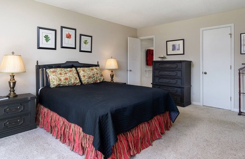 Spruce Pine Condo | Golf Course Retreat with Spa and Mountain Views!