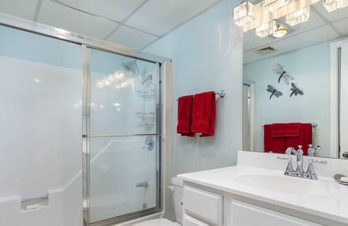 Spruce Pine Condo | Golf Course Retreat with Spa and Mountain Views!