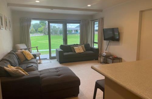 Pauanui House | Family-Friendly Retreat at On The Green - Pauanui Home