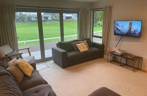 Pauanui House | Family-Friendly Retreat at On The Green - Pauanui Home
