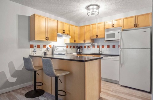 East Kootenay Apartment | Delightful On the Horizon: Slope-Side with Pet-Friendly Perks
