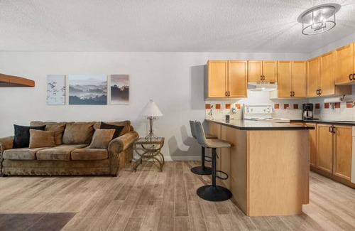 East Kootenay Apartment | Delightful On the Horizon: Slope-Side with Pet-Friendly Perks