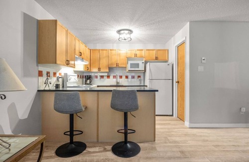 East Kootenay Apartment | Delightful On the Horizon: Slope-Side with Pet-Friendly Perks