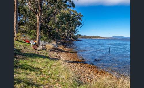Lymington House | Relax by On the Huon River - Guest Rated 9.7/10