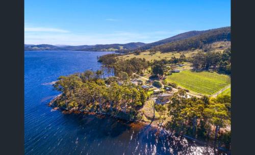 Lymington House | Relax by On the Huon River - Guest Rated 9.7/10