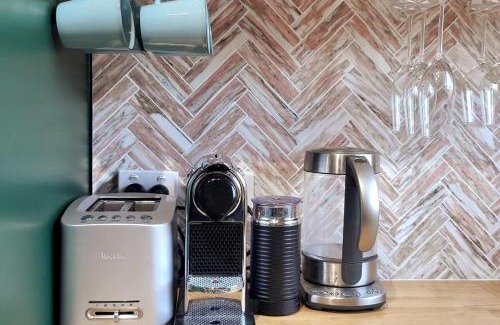 Long Jetty Apartment | On The Jetty Lake-view Apartment