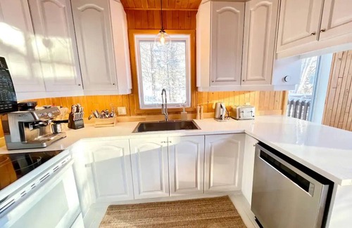 Chute-Saint-Philippe Cabin | On the lake /sauna, spa, boat