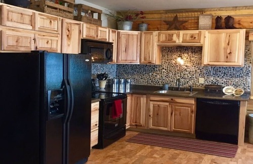 Custer Cabin | Family-Friendly Log Home on the Scenic Mickelson Trail