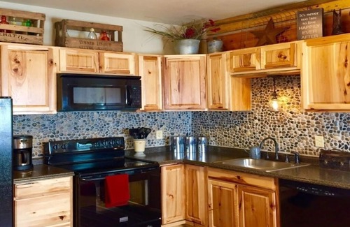 Custer Cabin | Family-Friendly Log Home on the Scenic Mickelson Trail