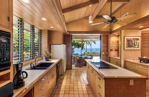 Honaunau-Napoopoo House | Experience Kealakekua Bay: Oceanfront Retreat with Pool