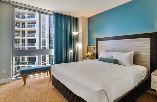Sunny Isles Beach Resort | On the Ocean - Marenas Oceanfront Apartment