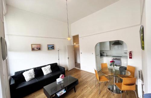 Harwich Apartment | Oceanfront Retreat: On the Quay with 4-Star Comfort