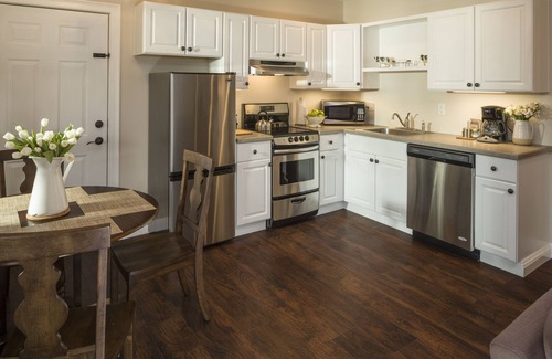 West Woodstock Hotel | Serene Stay at 506 On the River Inn - Rated 9.4/10!