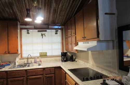 Claxton House | Idyllic On the Riverbend Cabin with Family-Friendly Amenities