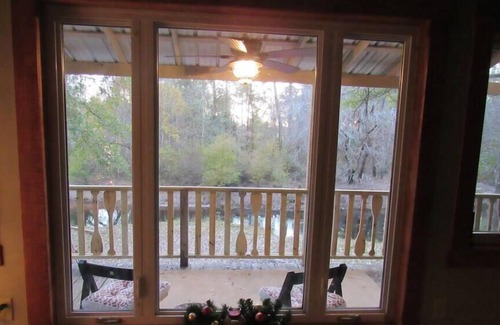 Claxton House | Idyllic On the Riverbend Cabin with Family-Friendly Amenities