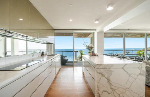 Yamba Apartment | Seaside Escape: On The Rocks by Convent Beach