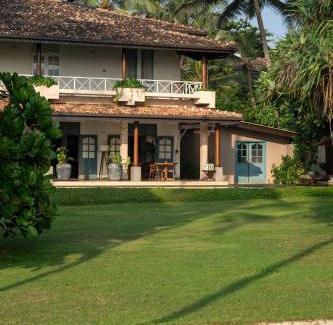Unawatuna Villa | Oceanfront Bliss at On The Rocks - A 4-Star Escape