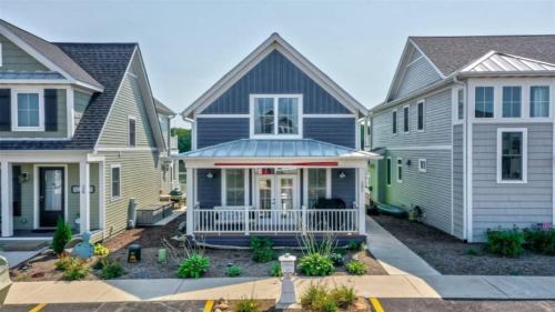Ottawa House | Experience Tranquility at On The Rocks - 4-Star Retreat