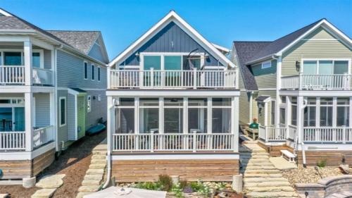 Ottawa House | Experience Tranquility at On The Rocks - 4-Star Retreat