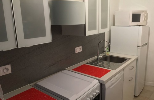 Arles City Centre Apartment | Experience Arles: Rooftop Retreat with Spa & Family Amenities