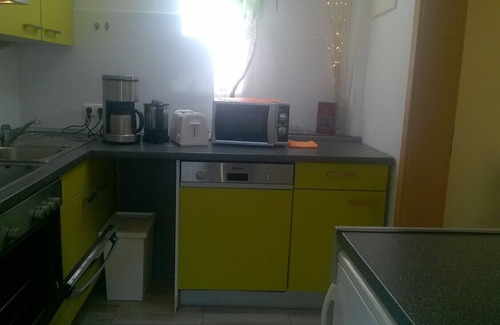 Meiderich Apartment | Pet-Friendly Retreat on the Ruhr with Private Entrance