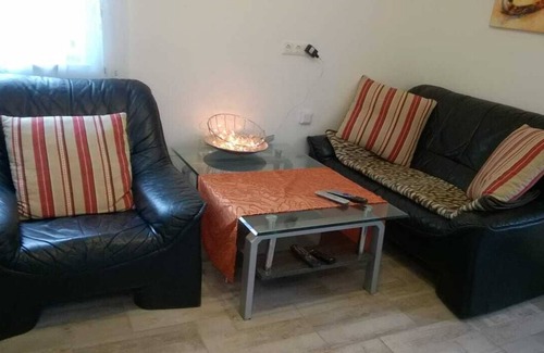 Meiderich Apartment | Pet-Friendly Retreat on the Ruhr with Private Entrance
