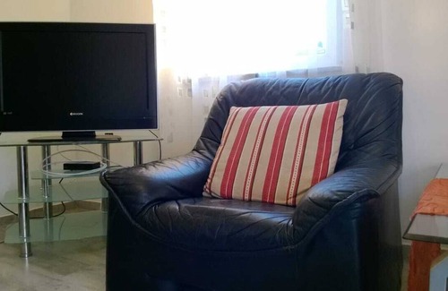 Meiderich Apartment | Pet-Friendly Retreat on the Ruhr with Private Entrance