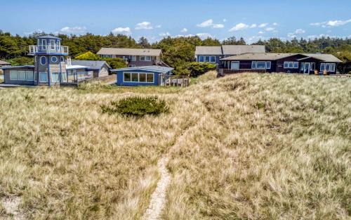 Manzanita House | On the Sand MCA 198 - Meredith Lodging