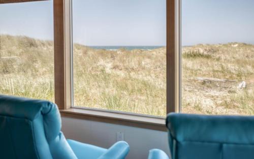 Manzanita House | On the Sand MCA 198 - Meredith Lodging