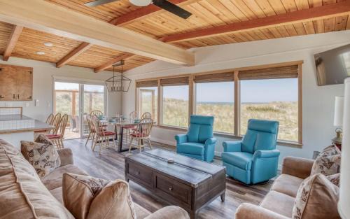 Manzanita House | On the Sand MCA 198 - Meredith Lodging