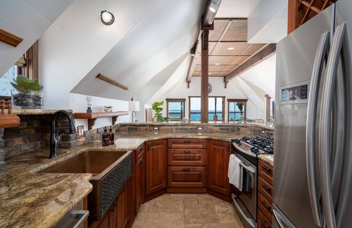 South Mission Beach House | Oceanfront Bliss: Family Home with Sunset Views & AC