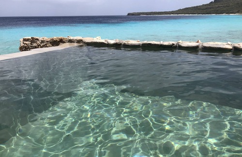 Bisento Cottage | Seaside Bliss for Couples: Private Pool & Spa Retreat