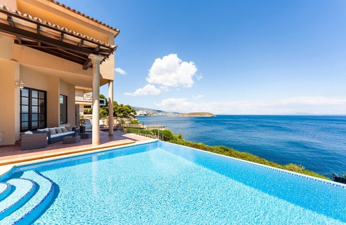 Badia de Palma House | Seaside Retreat with Pool and Jacuzzi — Casa Juan Carlos