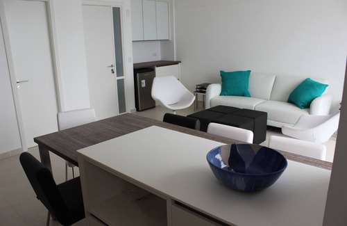 Peninsula Apartment | Seaside Escape: Guest Rated 10/10 with Oceanfront Amenities