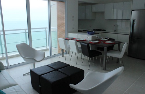 Peninsula Apartment | Seaside Escape: Guest Rated 10/10 with Oceanfront Amenities
